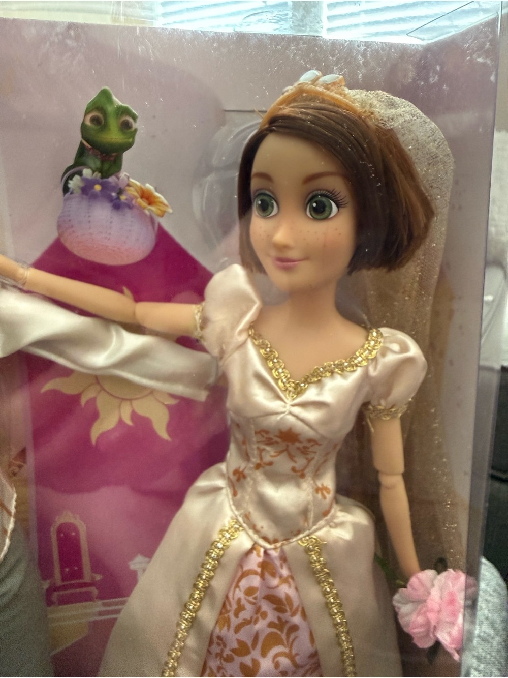 Disney Store Princess Rapunzel and Eugene Wedding Doll 12in Set Tangled Flynn - Picture 2 of 9